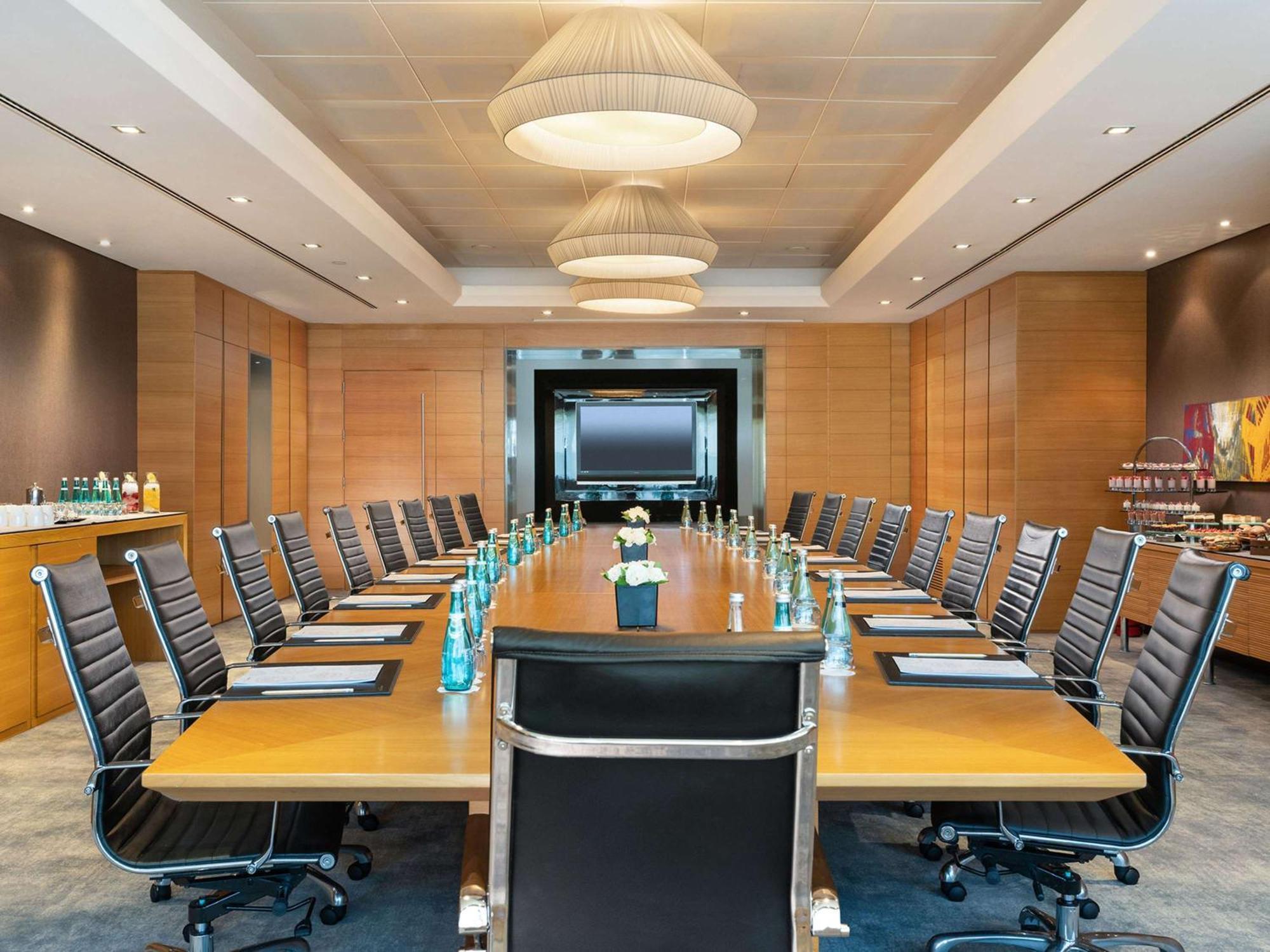 Swissotel Buyuk Efes Izmir Exterior photo Meeting room at the Westin Mumbai International Airport